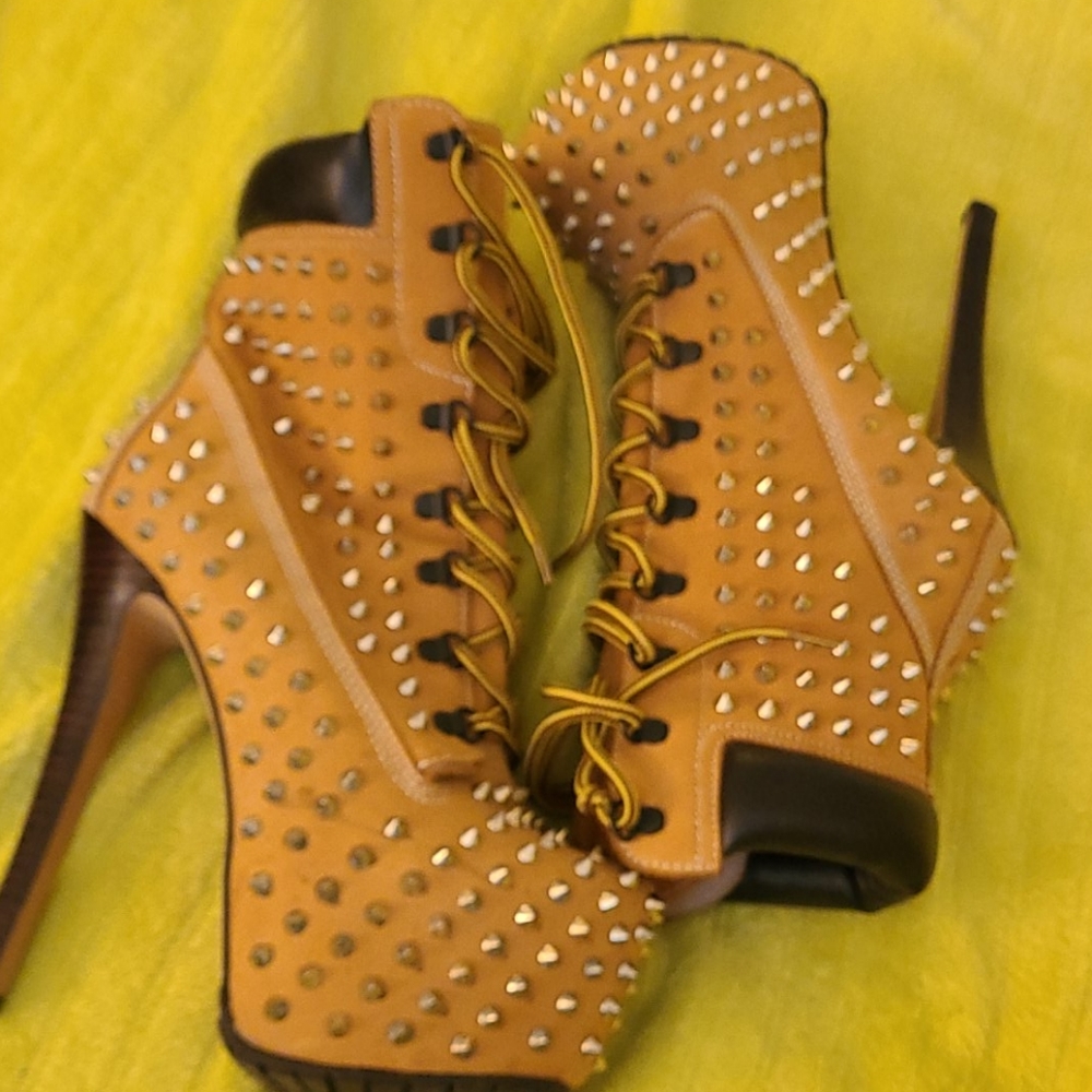 Zigi studded Boots Size 8.5